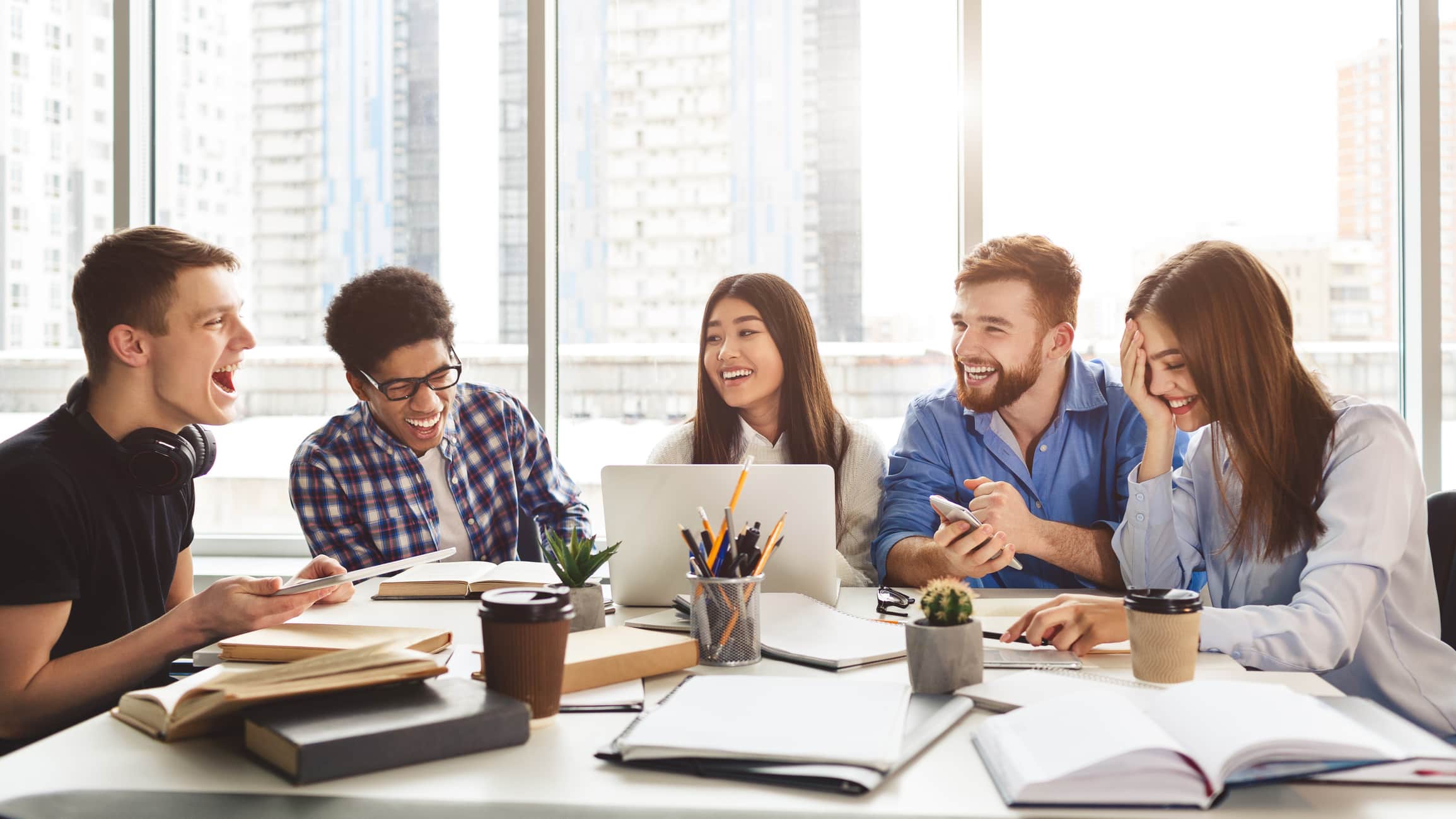 adultos que desarrollan su capacidad de aprendizaje