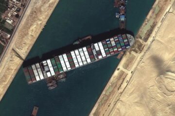 Desbloquean el Canal de Suez - Anahid Bandari de Ataie