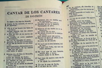 El libro sagrado, la Biblia