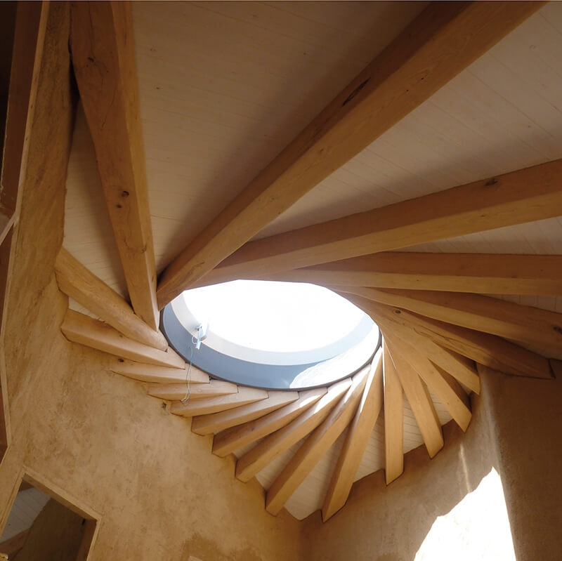 Casa orgánica pentagonal de Bioterre