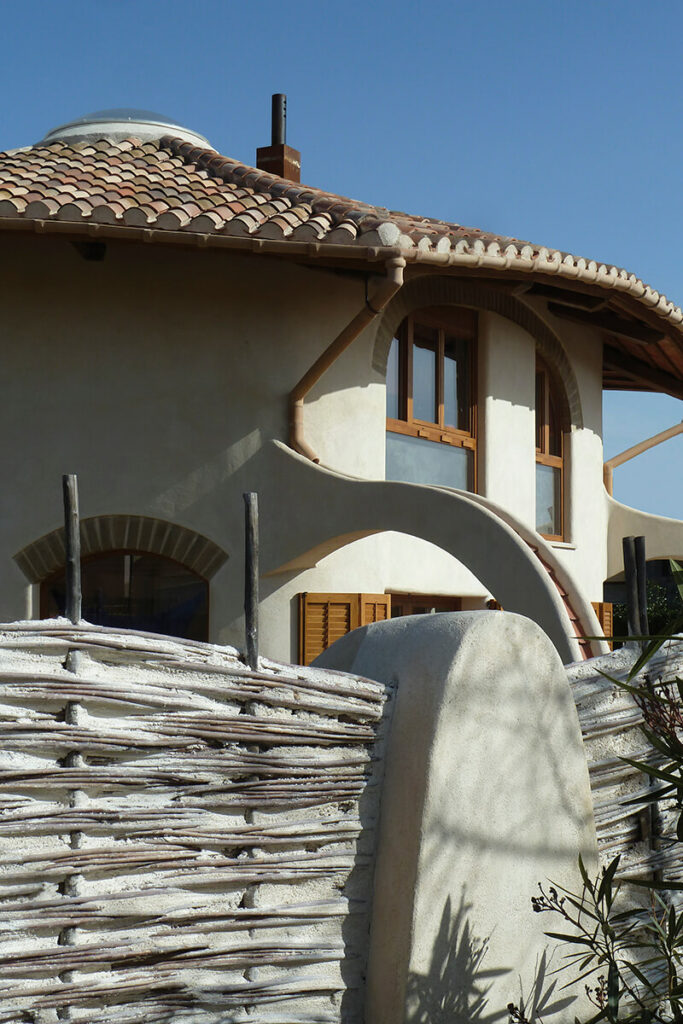 Casa orgánica pentagonal de Bioterre