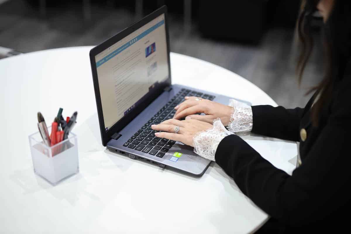 Cómo escribir arroba signo en el teclado del ordenador