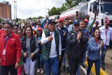 Juan Carlos Díaz Socorro - PDVSA asigna 15 unidades de transporte de combustible en el estado Bolívar - FOTO