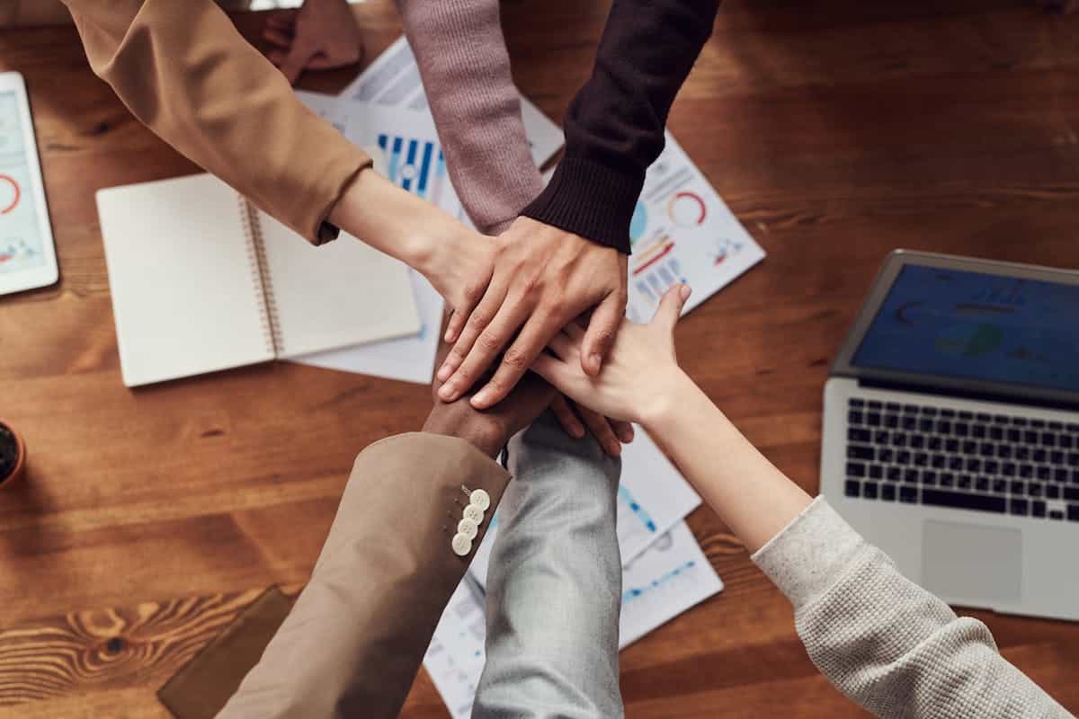 ¿Cuáles son las principales características del trabajo en equipo?