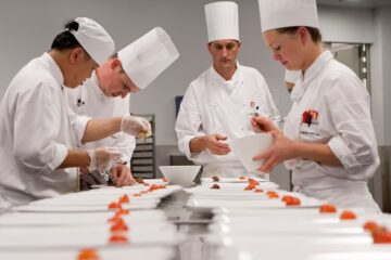 Sostenibilidad en la Cocina: El Papel de los Chefs en Prácticas Eco amigables 