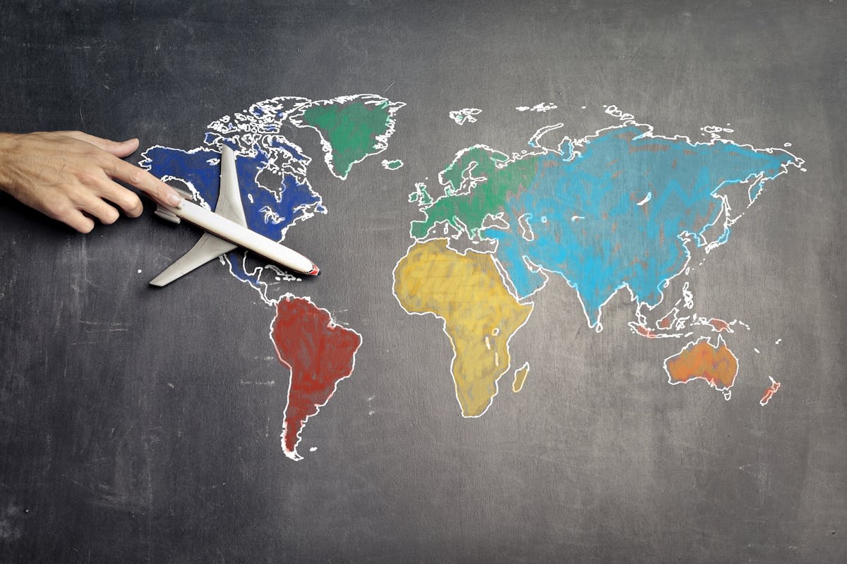 Qué hay que estudiar para ser azafata de vuelo en España