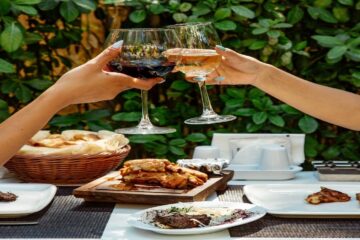  Descubre las deliciosas combinaciones de vinos, cócteles y comida 