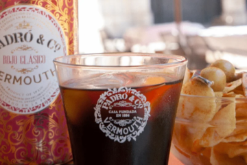 Metropolitan Distribuitors | Explorando los Orígenes y la Evolución del Vermut: Una Mirada Profunda a una Tradición Centenaria