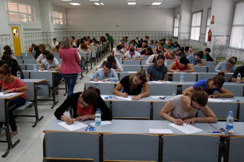 Opositores en clase