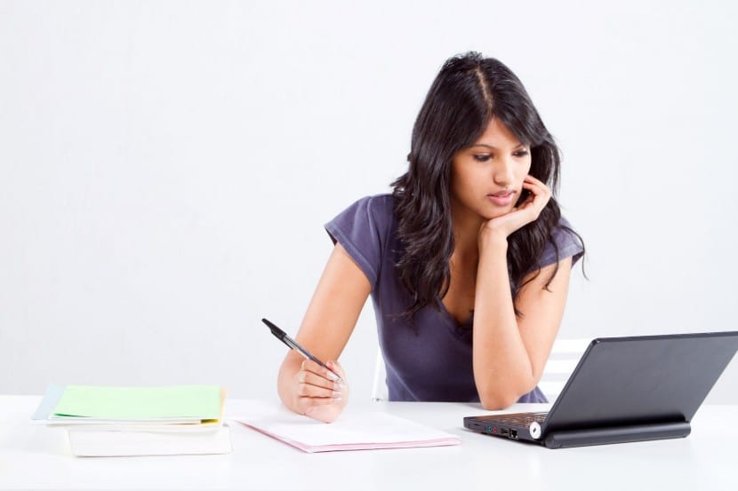 estudiante pensando oposiciones