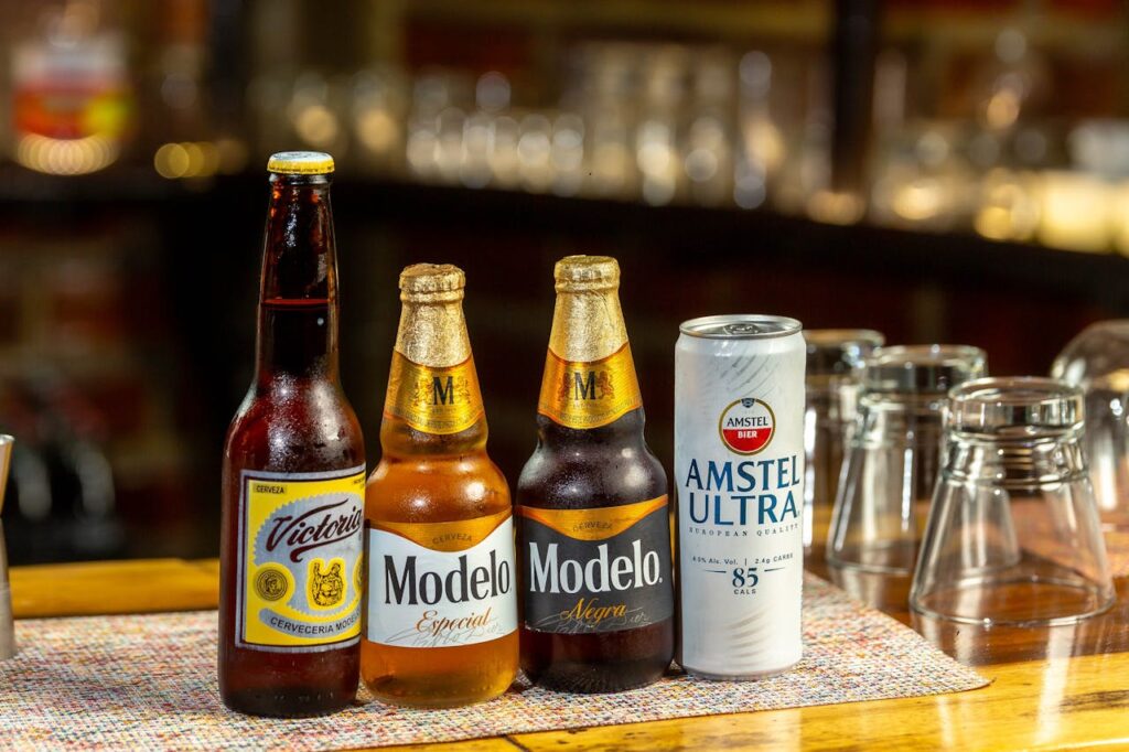 cerveza victoria six back