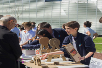 Más Allá del Aula: La Importancia Vital de la Administración en la Educación – Cimientos de un Futuro Fructífero