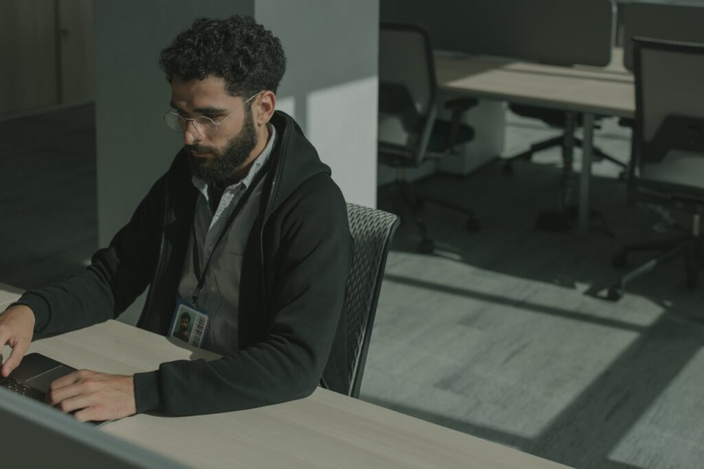 humanos que entrenan la IA