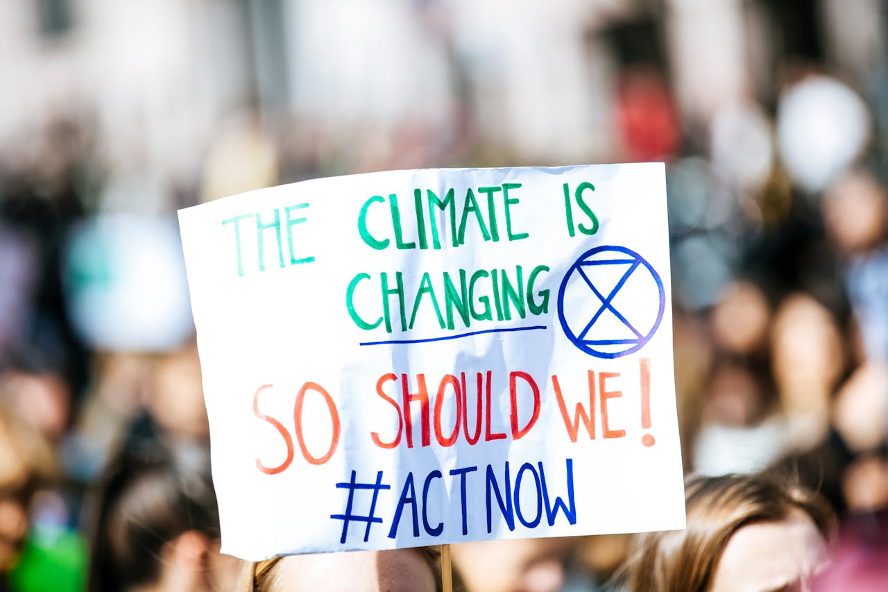 Papa León vs escépticos del cambio climático