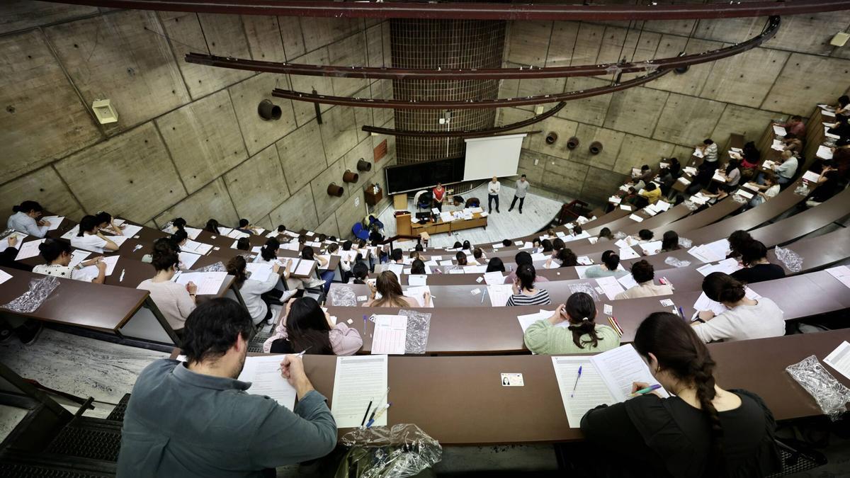Opositores realizando examen sanitario