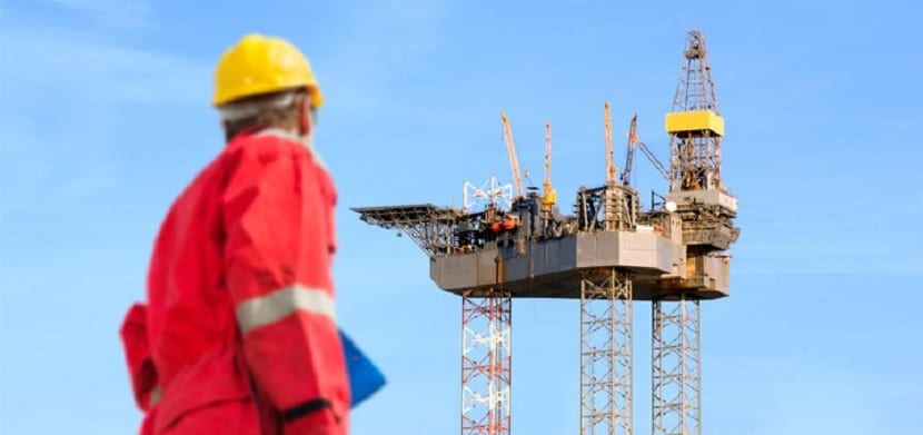 Las 5 carreras que mejor pagan cuando consigues trabajo - I. petrolero
