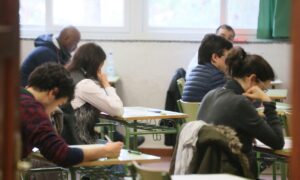docentes interinos de Castilla-La Mancha podrán seguir en la bolsa sin presentarse al examen