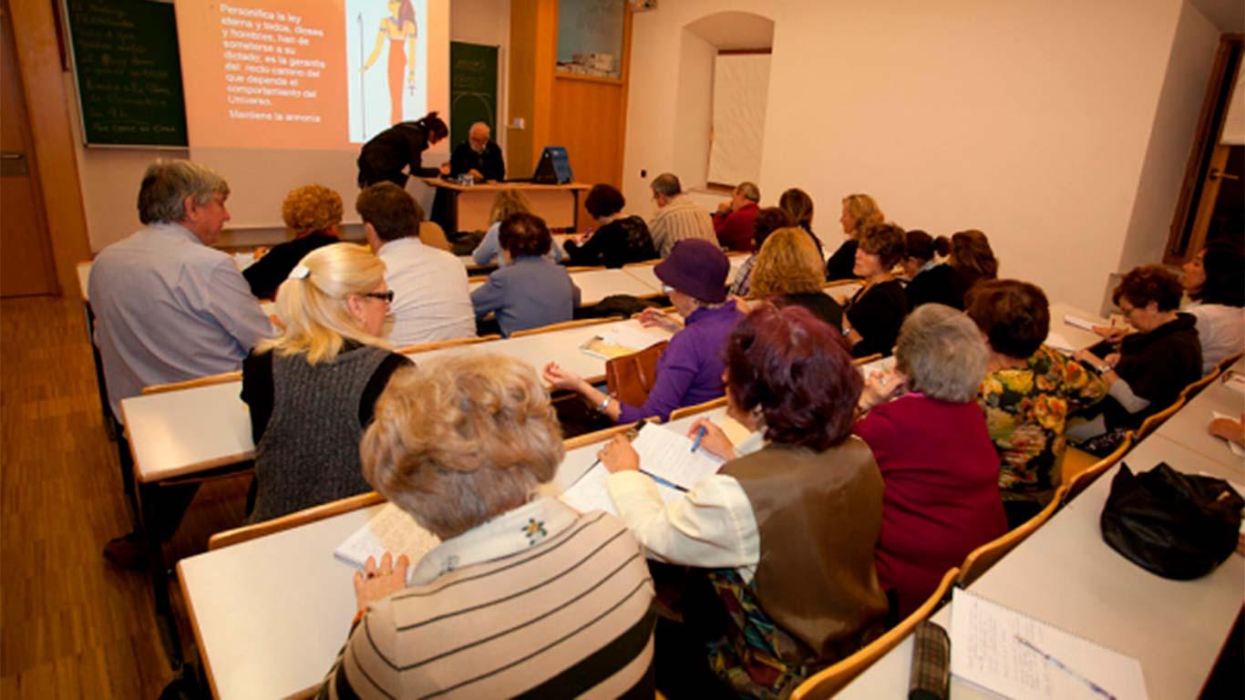 Cursos para mayores en la Universidad de Alcalá