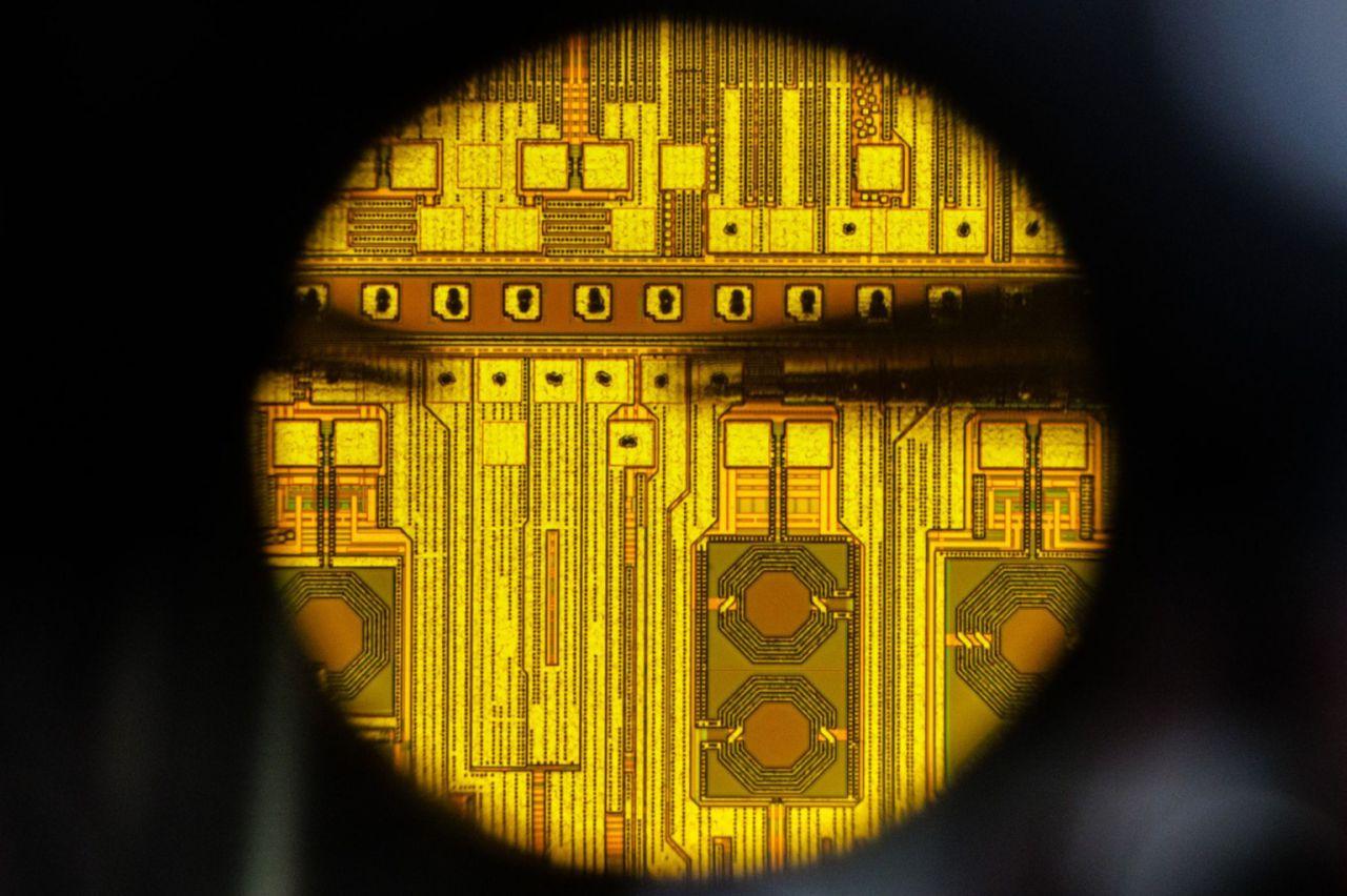 Investigación en semiconductores y chips cuánticos
