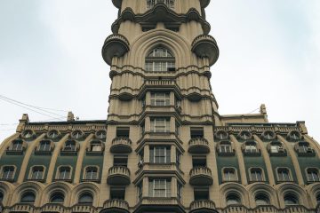 Carlos Julio Heydra Castillo: Arquitectura Inspirada en Libros