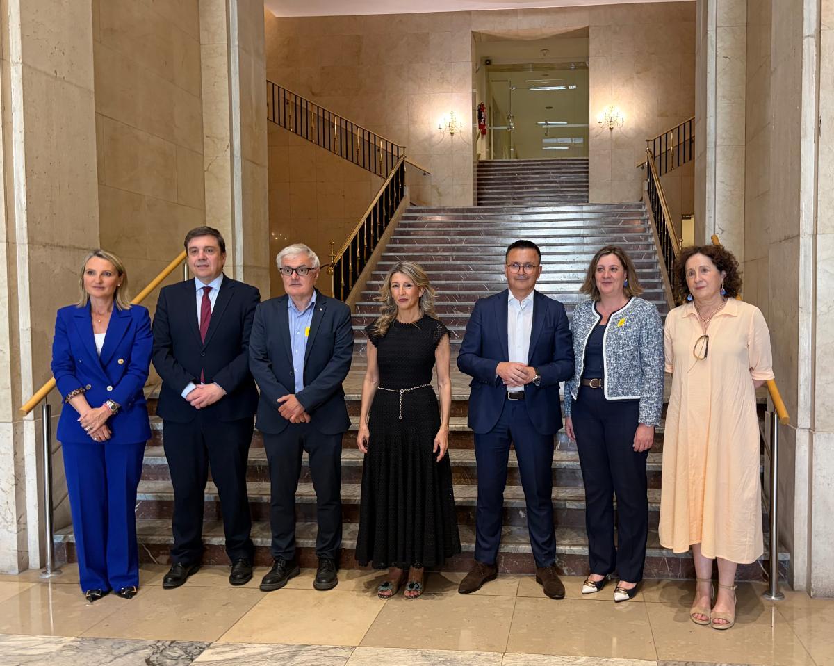 Oficina con graduados en administración y finanzas