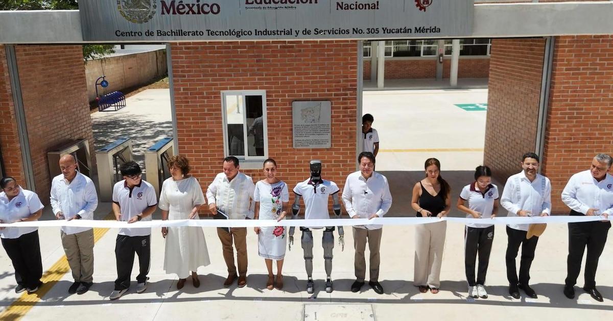 Inauguración bachillerato tecnológico con robot Inauguración bachillerato tecnológico con robot