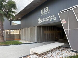 programa de ayudas para la formación permanente de la UJA