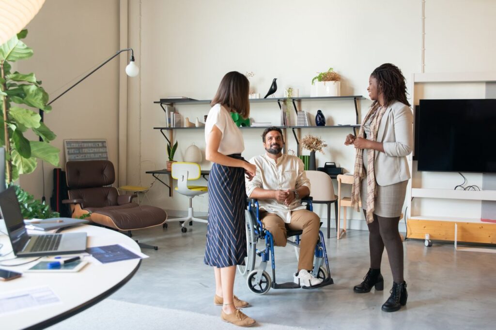 beneficios de incluir personas con discapacidad