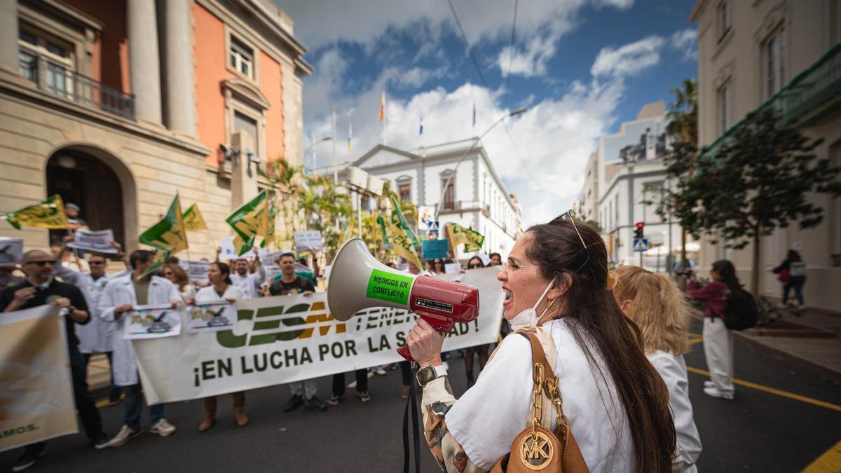 Médicos protestando por sus derechos