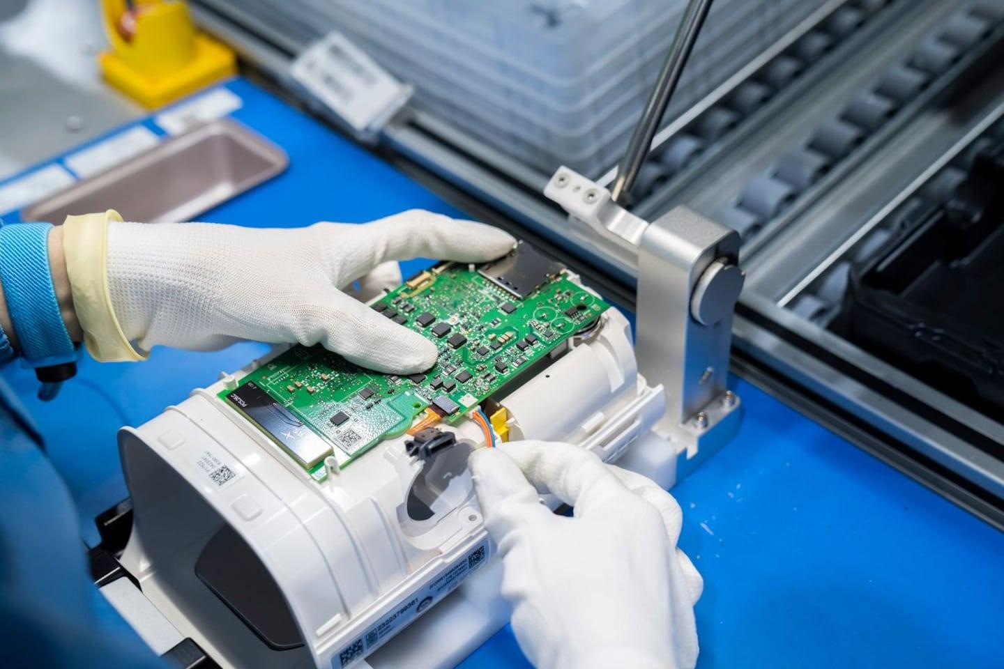 Laboratorio de microelectrónica y semiconductores para alumnos de FP