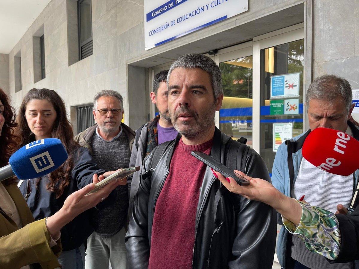 Aspirantes en las oposiciones de maestros en Asturias