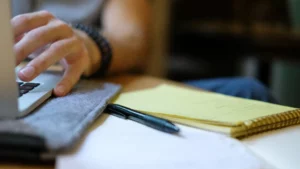 ventajas e inconvenientes de preparar una oposición con una academia